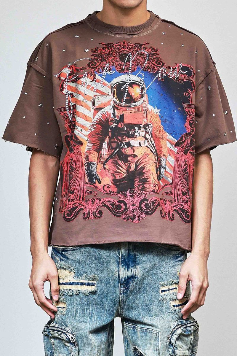 First-row explorer tee